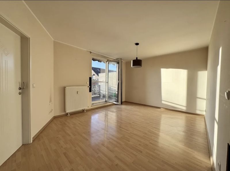 Attraktive 2-Zimmer-Dachgeschosswohnung mit Balkon, Stellplatz und neuer Einbauküche in Huckingen